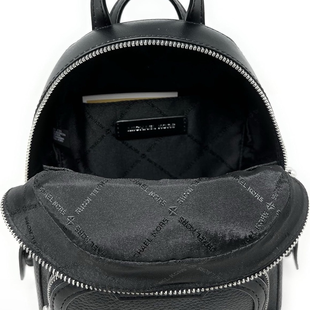 Sold 
Michael Kors - Picture 2 of 4